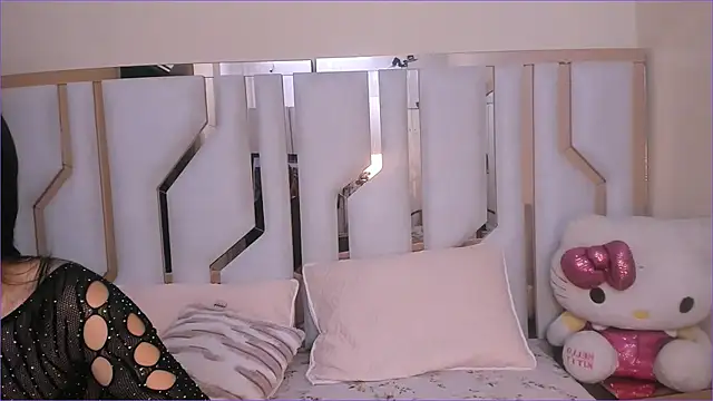 Snapshot of TifanyChill chatting on 11-28-25, 05:15 TifanyChill online show from 11-28-25, 05:15