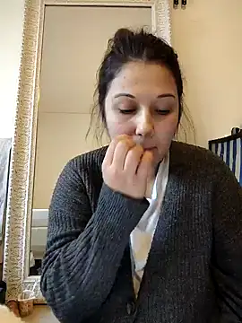 Snapshot of minette-sexy chatting on 12-25-24, 03:06 minette-sexy online show from 12-25-24, 03:06