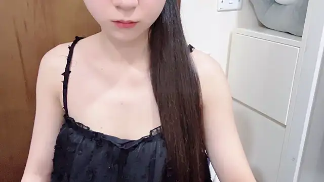 Snapshot of KaleAnisa chatting on 05-27-26, 01:24 KaleAnisa online show from 05-27-26, 01:24