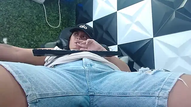 Snapshot of snowflake_xxx chatting on 03-19-25, 01:21 snowflake xxx online show from 03-19-25, 01:21