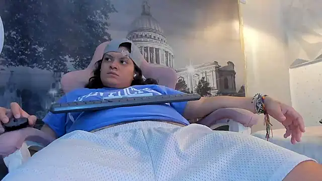 Snapshot of snowflake_xxx chatting on 10-26-25, 01:44 snowflake xxx online show from 10-26-25, 01:44