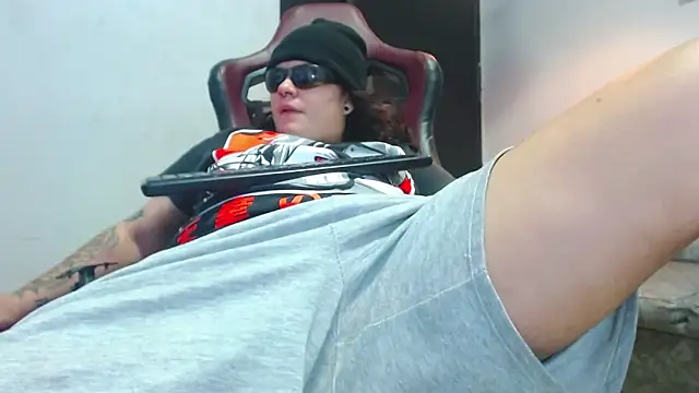 Snapshot of snowflake_xxx chatting on 11-15-25, 05:27 snowflake xxx online show from 11-15-25, 05:27