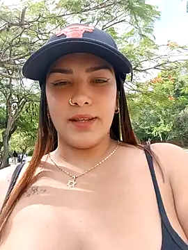 Snapshot of camiysebas21 chatting on 10-22-25, 06:51 camiysebas21 online show from 10-22-25, 06:51