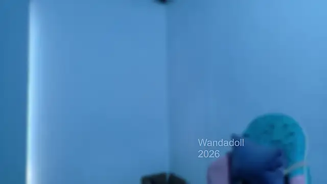 Snapshot of WandaDoll chatting on 05-10-26, 01:16 WandaDoll online show from 05-10-26, 01:16