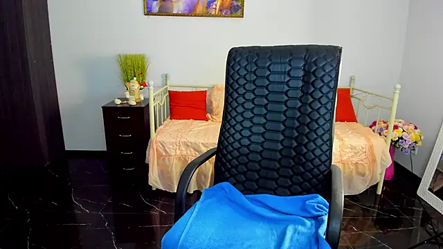 Julia Dean online show from 02-10-25, 04:14