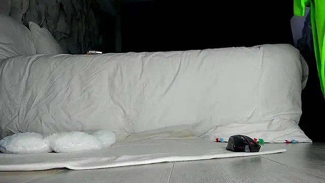 HunnyWifey online show from 06-22-26, 07:00