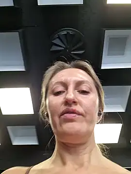 Snapshot of Miss____Mia_ chatting on 01-26-25, 11:17 Miss Mia online show from 01-26-25, 11:17