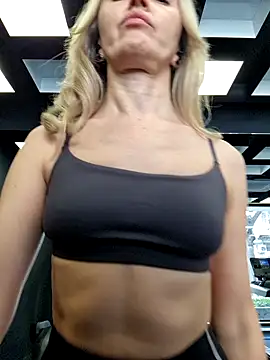 Snapshot of Miss____Mia_ chatting on 02-04-25, 12:11 Miss Mia online show from 02-04-25, 12:11