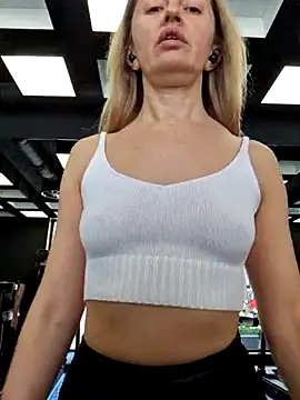 Snapshot of Miss____Mia_ chatting on 02-06-25, 09:32 Miss Mia online show from 02-06-25, 09:32