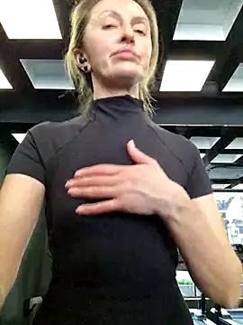 Snapshot of Miss____Mia_ chatting on 03-07-25, 11:51 Miss Mia online show from 03-07-25, 11:51