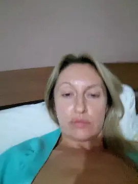 Snapshot of Miss____Mia_ chatting on 09-24-25, 04:10 Miss Mia online show from 09-24-25, 04:10