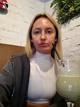 Snapshot of Miss____Mia_ chatting on 10-02-25, 09:27 Miss Mia online show from 10-02-25, 09:27