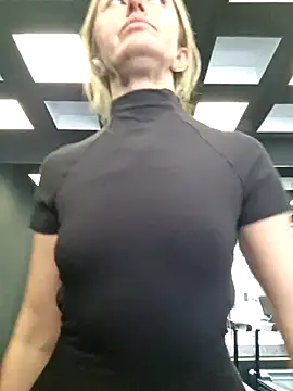 Miss    Mia  online show from 11-28-25, 11:13