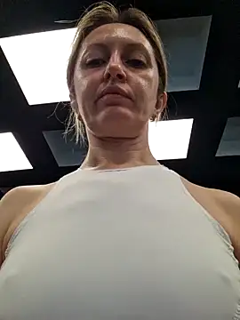 Miss    Mia  online show from 12-19-25, 12:01