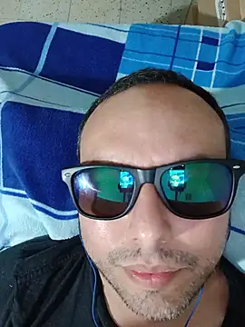 Snapshot of ElSunEagle chatting on 07-05-26, 04:30 ElSunEagle online show from 07-05-26, 04:30