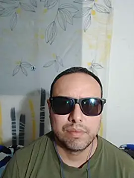 Snapshot of ElSunEagle chatting on 07-06-26, 01:13 ElSunEagle online show from 07-06-26, 01:13