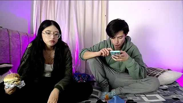 Snapshot of Pinkandyellowpokemon chatting on 12-19-25, 04:30 Pinkandyellowpokemon online show from 12-19-25, 04:30