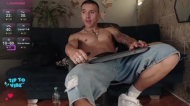 Snapshot of rogert_xx chatting on 02-08-25, 09:03 rogert xx online show from 02-08-25, 09:03