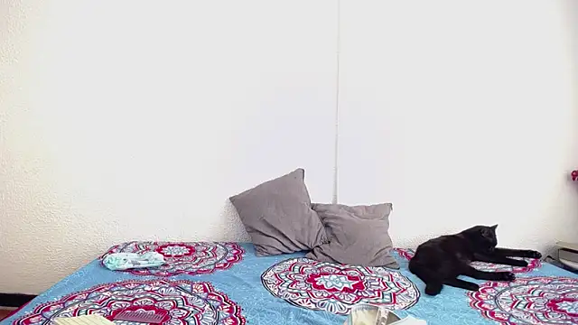 Snapshot of _joanne_and_oliver_ chatting on 09-17-25, 05:14  joanne and oliver  online show from 09-17-25, 05:14