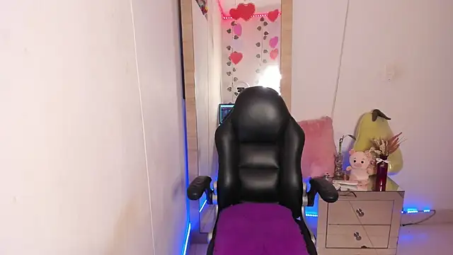 Snapshot of hellensexy chatting on 02-20-25, 09:20 hellensexy online show from 02-20-25, 09:20