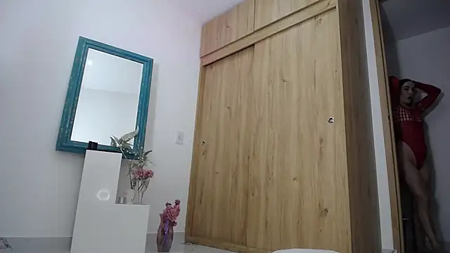 Snapshot of _Lalaa chatting on 12-21-24, 11:56 Lalaa online show from 12-21-24, 11:56