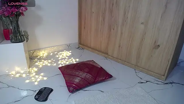 Snapshot of _Lalaa chatting on 01-28-25, 10:34 Lalaa online show from 01-28-25, 10:34