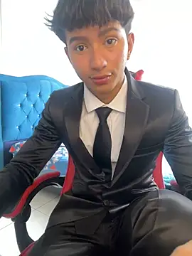 Leonarrrd 01 online show from 11-07-25, 06:19