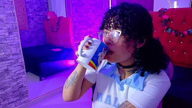 miahernadez303av online show from 02-16-26, 03:02