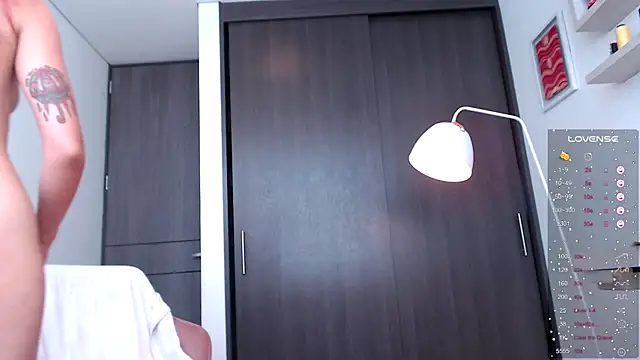 Snapshot of chloebritto chatting on 12-19-24, 04:13 chloebritto online show from 12-19-24, 04:13