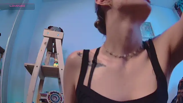 Lucy Princes online show from 02-26-25, 05:20