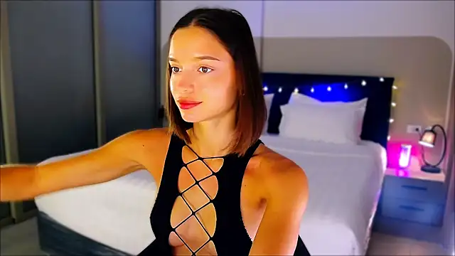 Snapshot of wow_Mia chatting on 12-15-24, 02:30 wow Mia online show from 12-15-24, 02:30