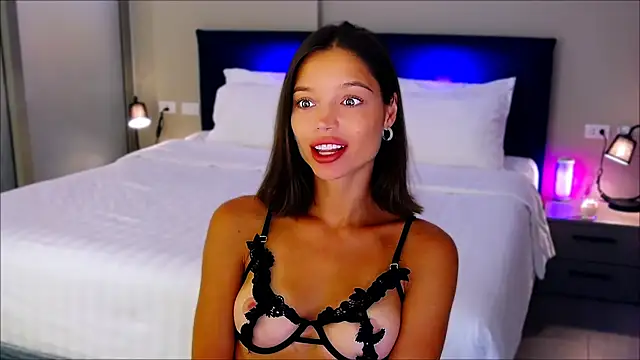 Snapshot of wow_Mia chatting on 02-13-25, 02:12 wow Mia online show from 02-13-25, 02:12