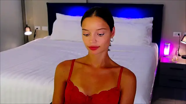 Snapshot of wow_Mia chatting on 02-15-25, 02:04 wow Mia online show from 02-15-25, 02:04