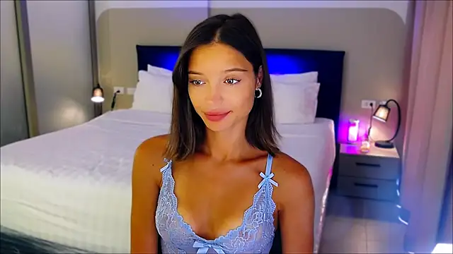 Snapshot of wow_Mia chatting on 02-19-25, 02:33 wow Mia online show from 02-19-25, 02:33