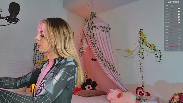 LoraaDoll online show from 01-11-25, 08:21