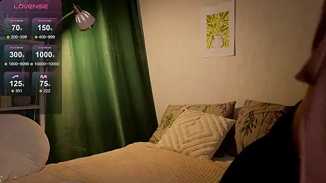 Snapshot of ErinLewist chatting on 02-13-25, 07:13 ErinLewist online show from 02-13-25, 07:13