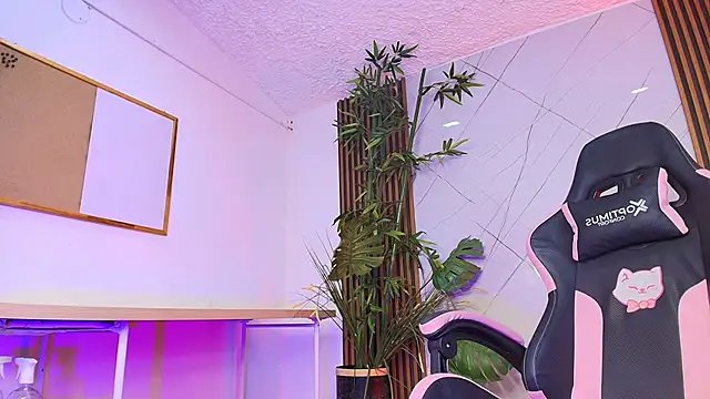 Fluffy Bubble21 online show from 03-02-26, 07:15