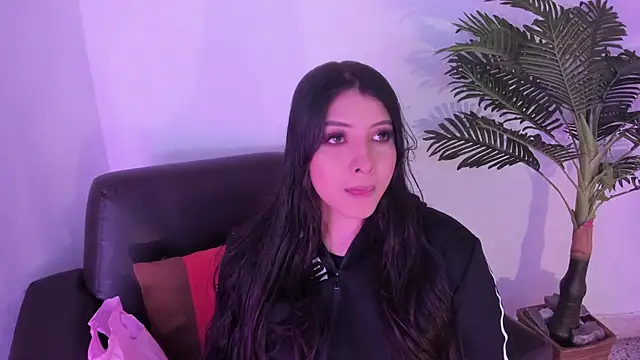 Snapshot of Miia_Thompsonn chatting on 03-08-25, 03:06 Miia Thompsonn online show from 03-08-25, 03:06