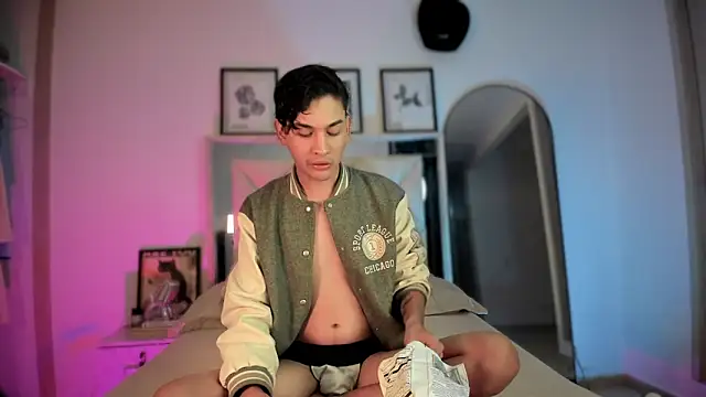 Adriien19 online show from 12-03-25, 11:36