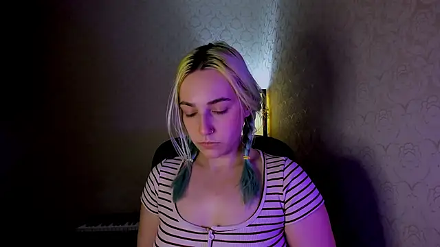 Snapshot of coraline_meow chatting on 12-05-24, 04:23 coraline meow online show from 12-05-24, 04:23