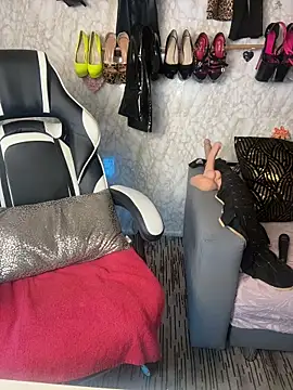 Luiza Hammer online show from 06-08-26, 01:22