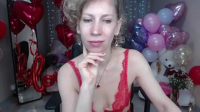 Snapshot of AdrianaSea chatting on 02-15-25, 04:03 AdrianaSea online show from 02-15-25, 04:03