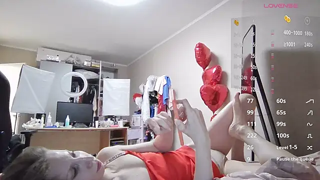 Snapshot of AdrianaSea chatting on 03-22-25, 12:25 AdrianaSea online show from 03-22-25, 12:25