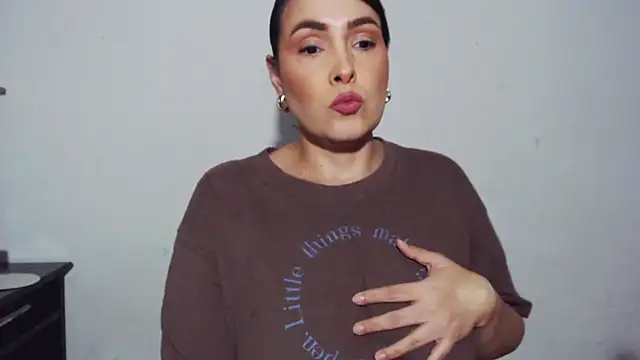 Snapshot of Miss_Agatha chatting on 10-30-25, 02:24 Miss Agatha online show from 10-30-25, 02:24