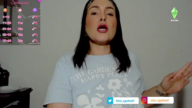 Snapshot of Miss_Agatha chatting on 11-11-25, 02:11 Miss Agatha online show from 11-11-25, 02:11