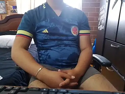 Snapshot of greeneyes999999999999 chatting on 10-24-25, 07:21 greeneyes999999999999 online show from 10-24-25, 07:21