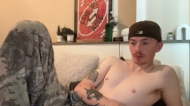 Snapshot of younghungginger chatting on 12-24-24, 07:22 younghungginger online show from 12-24-24, 07:22