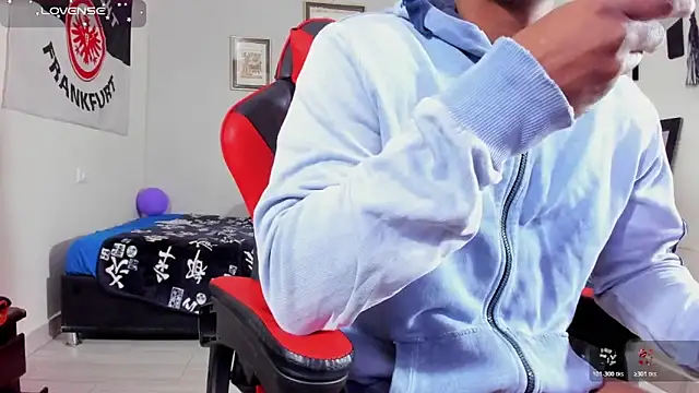 AlejoKhalifa  online show from 10-29-25, 12:13