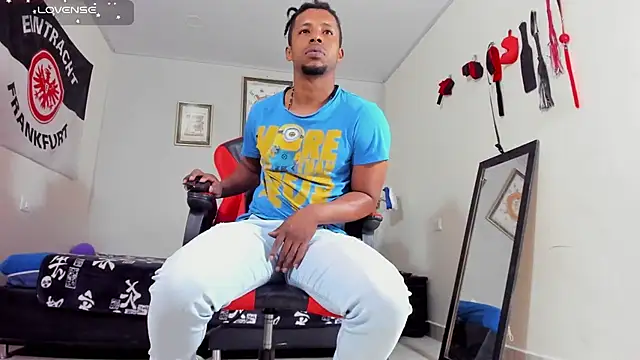 AlejoKhalifa  online show from 11-10-25, 07:40