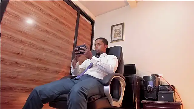 AlejoKhalifa  online show from 03-26-26, 11:54